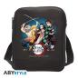 Preview: DEMON SLAYER - Messenger Bag  Diese Slayers Messenger Bag von ABYstyle bietet nicht nur Tanjiiro, Nezuko, Zenitsu und Inosuke den perfekte Weg, ihre Ausrüstung mitzubringen sonden auch Ihnen! Für alle Demon Slayer Fans und Abenteurer!